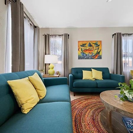 Spacious Centrally Located New 2 Bedroom Property! Inglewood Esterno foto